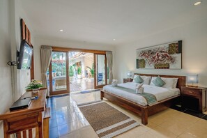 5 bedrooms, in-room safe, individually decorated, desk - Villa Alleira Seminyak by Best Deals Asia Hospitality (Seminyak)