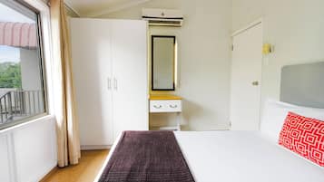 2 bedrooms, premium bedding, desk, iron/ironing board