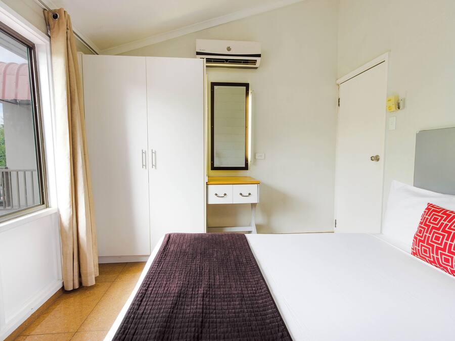 2 bedrooms, premium bedding, desk, iron/ironing board