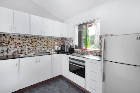 Refrigerador con freezer, placa de cocina