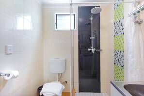 Shower, free toiletries, towels