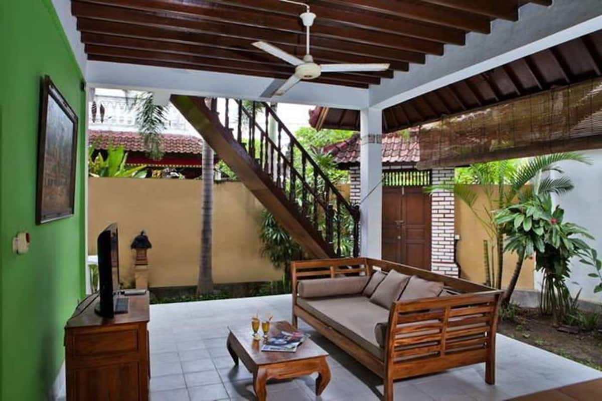 2 kamar tidur, minibar, brankas, dan Wi-Fi gratis