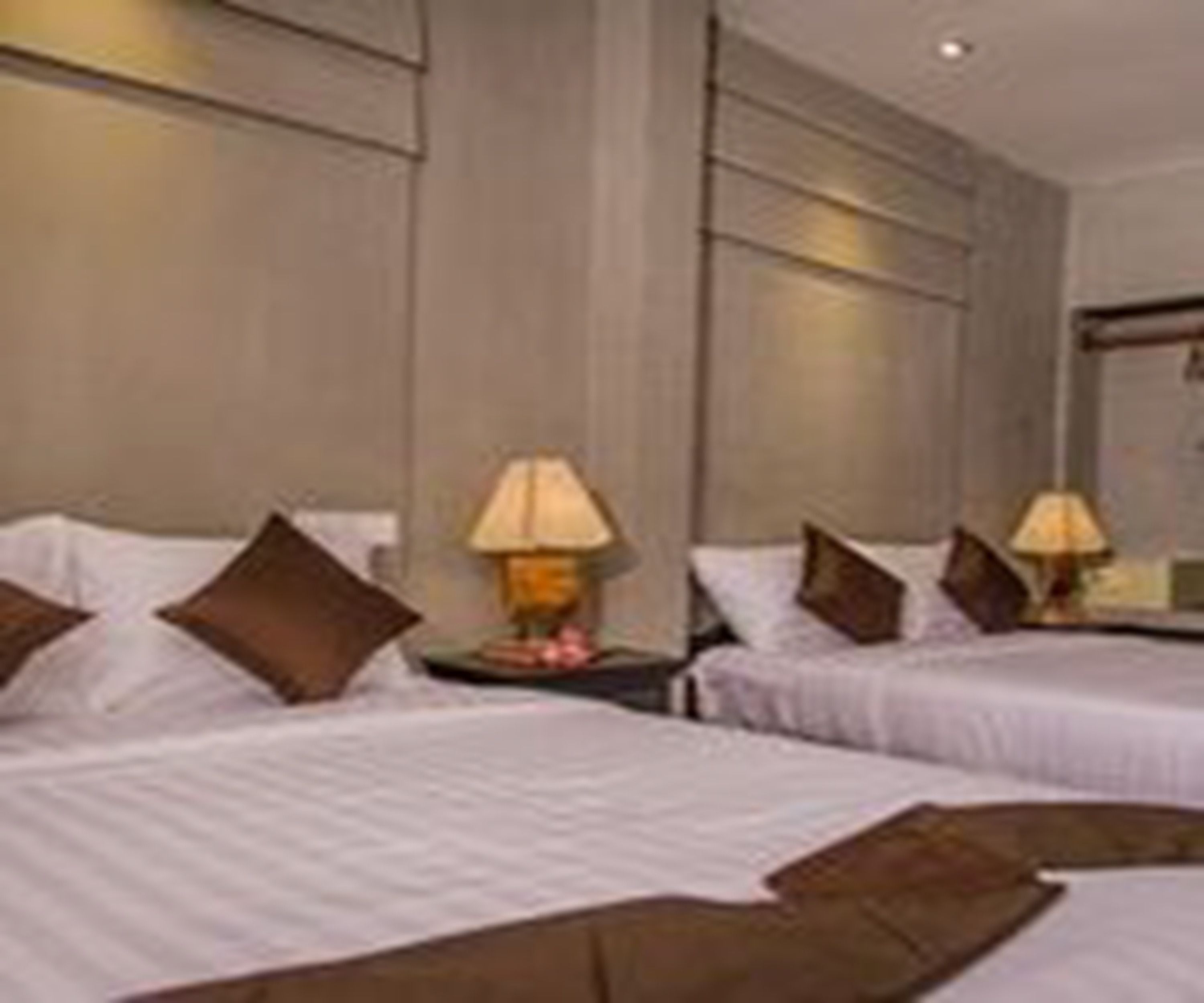 family room | minibar, in-room safe, desk, blackout curtains