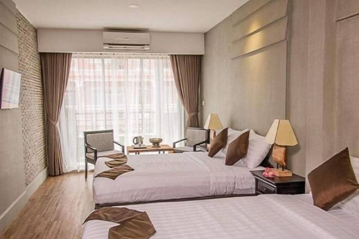 Minibar, caja fuerte, escritorio y cortinas opacas