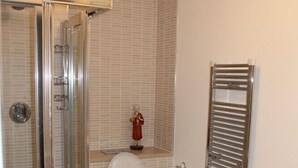 Apartment, 4 Bedrooms | Bathroom - The Ash Killarney (Killarney)