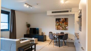 Premium appartement | Een minibar, een kluis op de kamer, een laptopwerkplek