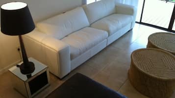 Deluxe Villa, Non Smoking, Garden View | Living room | Flat-screen TV