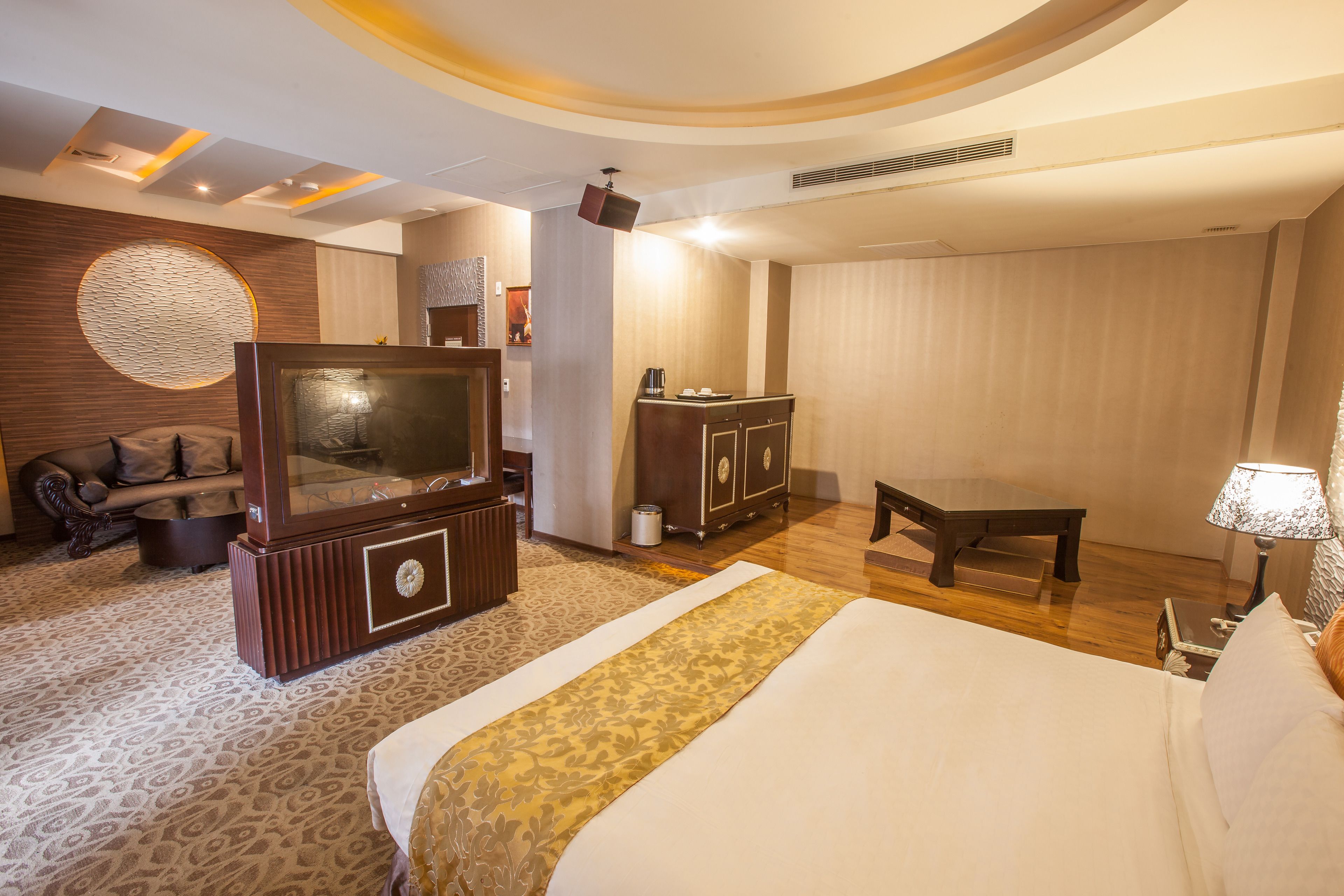 deluxe double room | premium bedding, desk, free cots/infant beds, free wifi