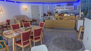 Daily English breakfast (GBP 10.50 per person) - Ivybridge Guest House (Goodwick)