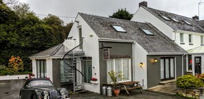 Front of property - Ivybridge Guest House (Goodwick)