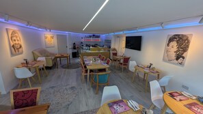 فطور إنجليزي يوميًا مقابل رسوم