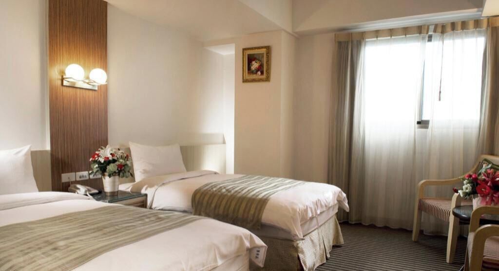 Sengetøy av topp kvalitet, dundyner, minibar og skrivebord