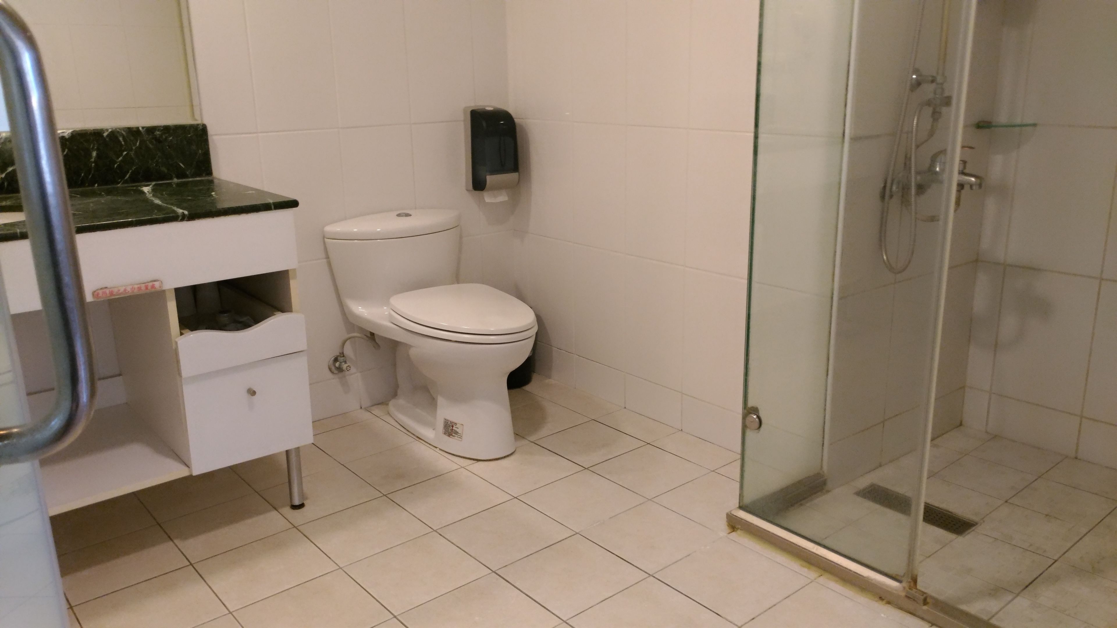 triple room | bathroom | shower, rainfall showerhead, free toiletries, hair dryer