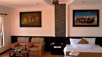 ミニバー、セーフティボックス (室内)、デスク、防音設備