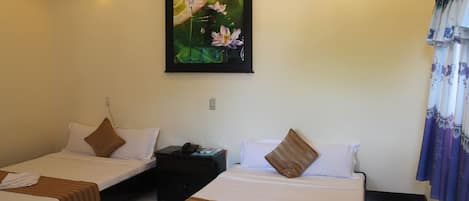 Deluxe Room, Garden View | Minibar, in-room safe, desk, soundproofing