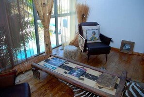 Deluxe dubbelrum - 1 queensize-säng - eget badrum - utsikt mot trädgården | Utsikt från rummet