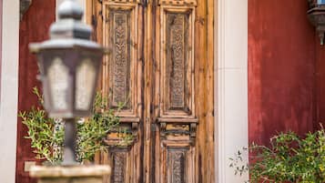 8 habitaciones y caja de seguridad en la habitación