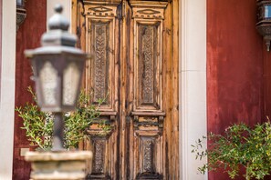 Villa Classique, plusieurs chambres, piscine privée (3 Houses) | 8 chambres, coffres-forts dans les chambres, décoration personnalisée