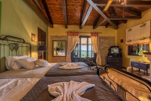 Klassieke villa, meerdere slaapkamers, privézwembad (3 Houses) | 8 slaapkamers, een kluis op de kamer, individueel gedecoreerd