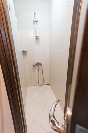 Economy Apartment, Garden Area | Bathroom - Büyükada Apart Hotel - Yeni Apart (Adalar)