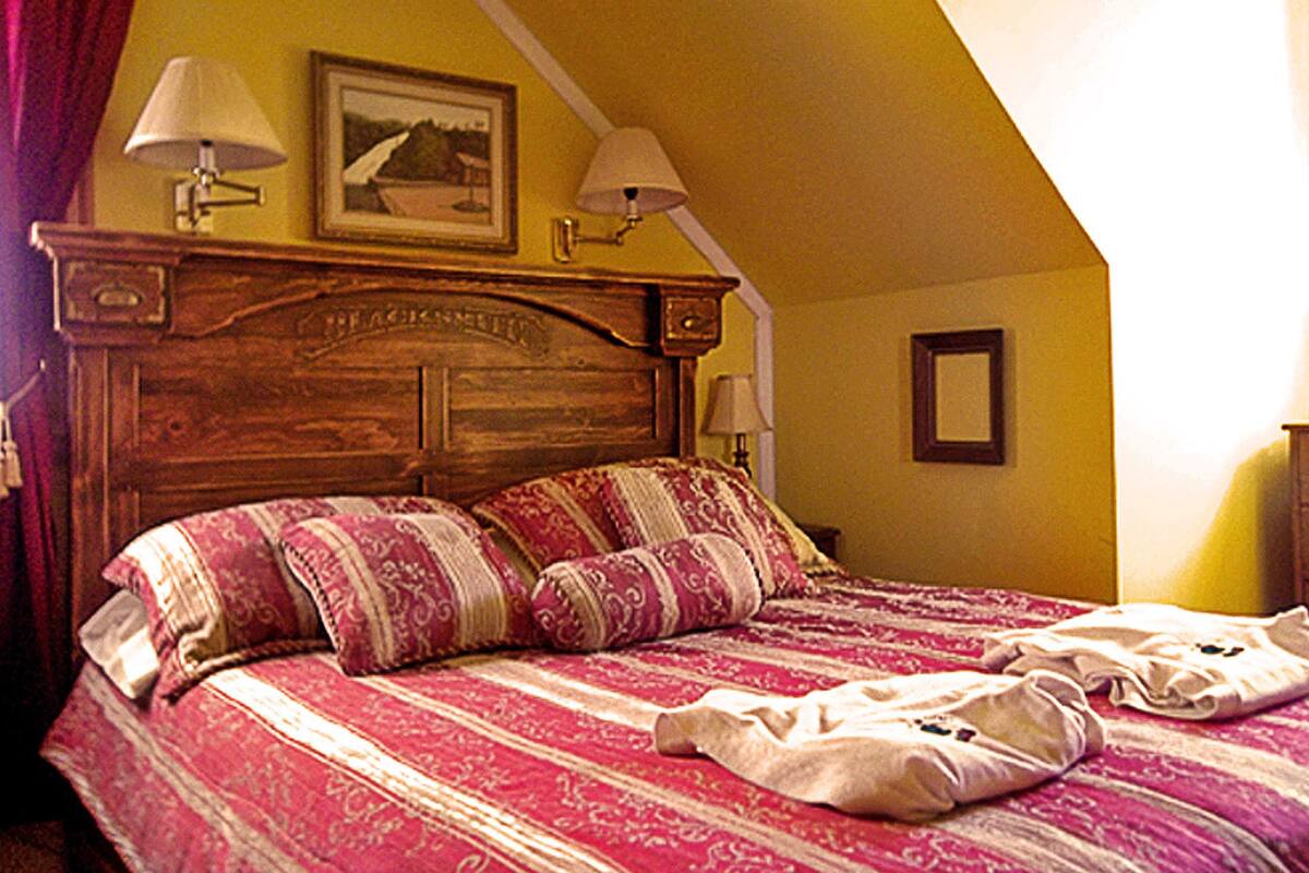 Zimmer, 1 Queen-Bett, eigenes Bad (Romantique) | Schallisolierte Zimmer, kostenloses WLAN