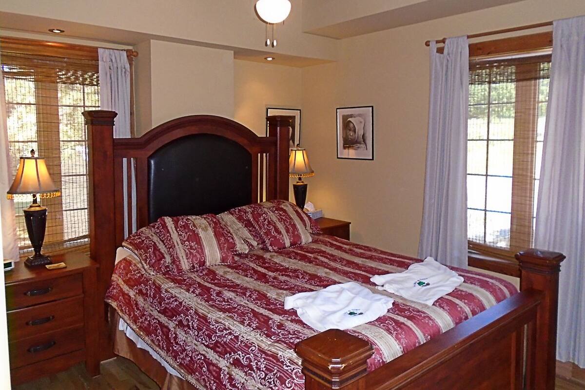 Zimmer, 1 Queen-Bett, eigenes Bad (Mysterieuse) | Schallisolierte Zimmer, kostenloses WLAN