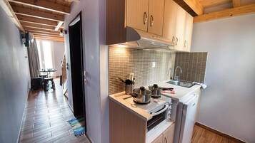 Fridge, stovetop