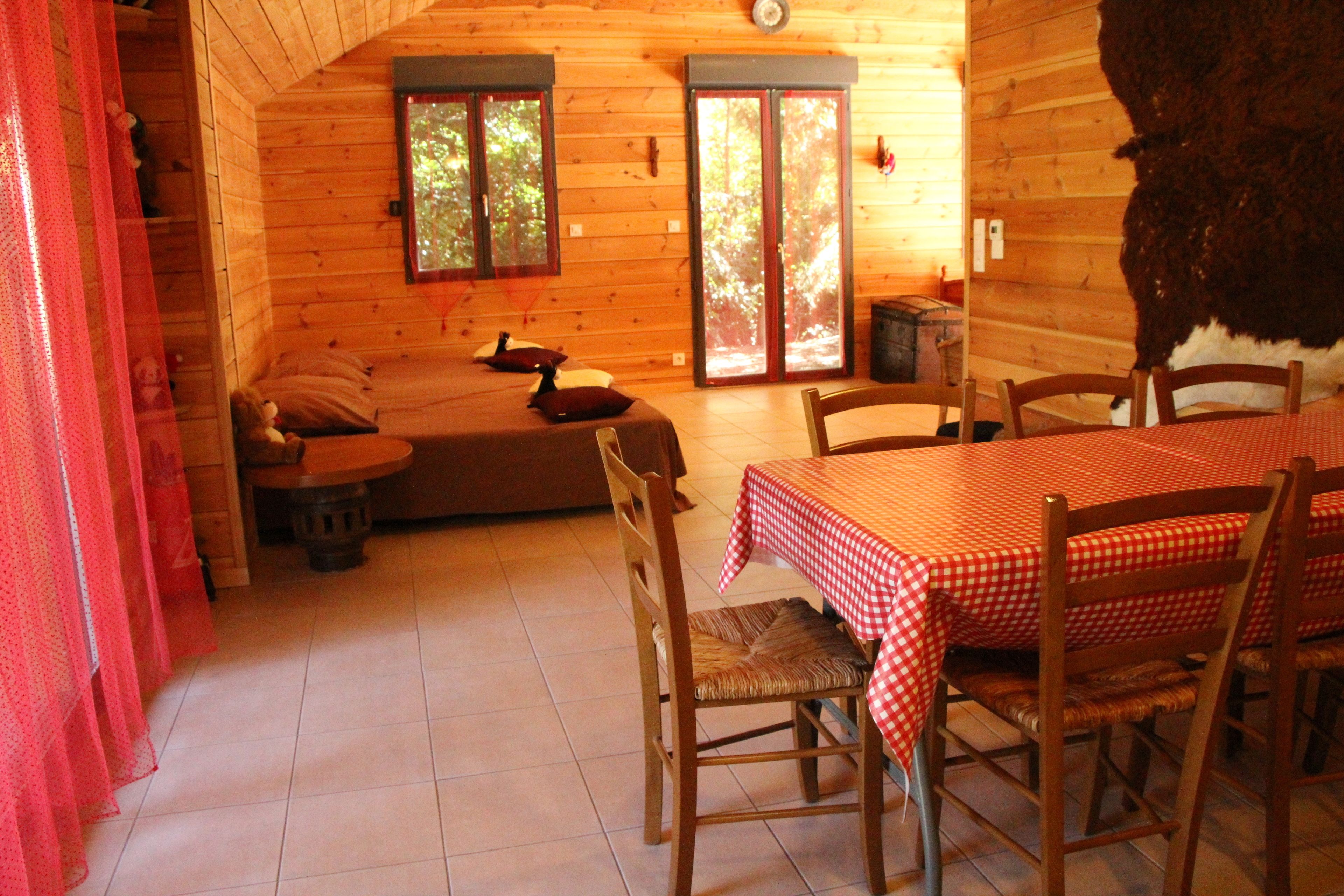 Premium cottage | Woonkamer | Flatscreentelevisie en vloerwarming