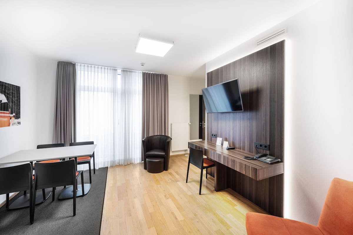 Apartment, Balcony | Makan dalam bilik