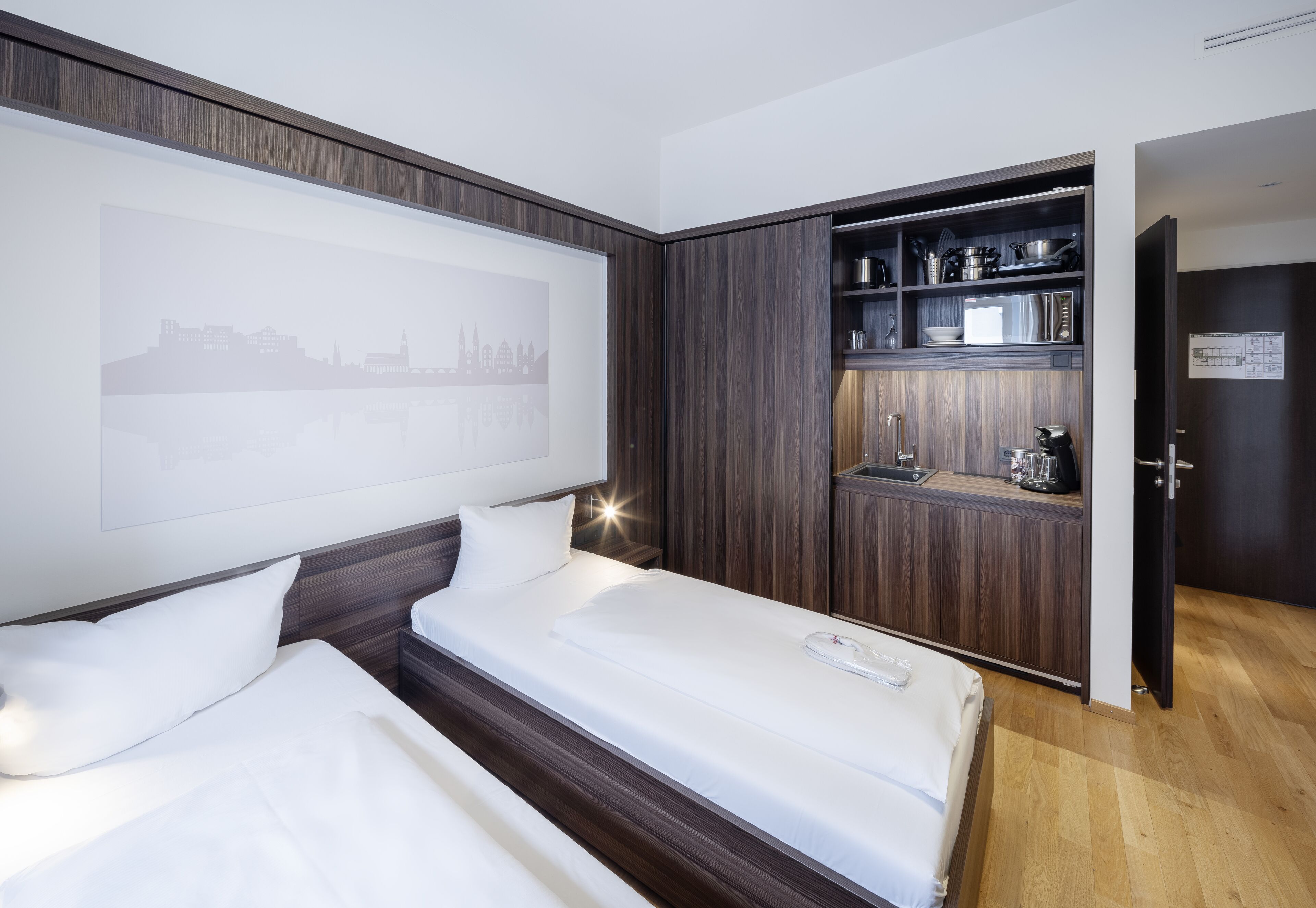 twin room, balcony | private kitchen | fridge, microwave, stovetop, coffee/tea maker