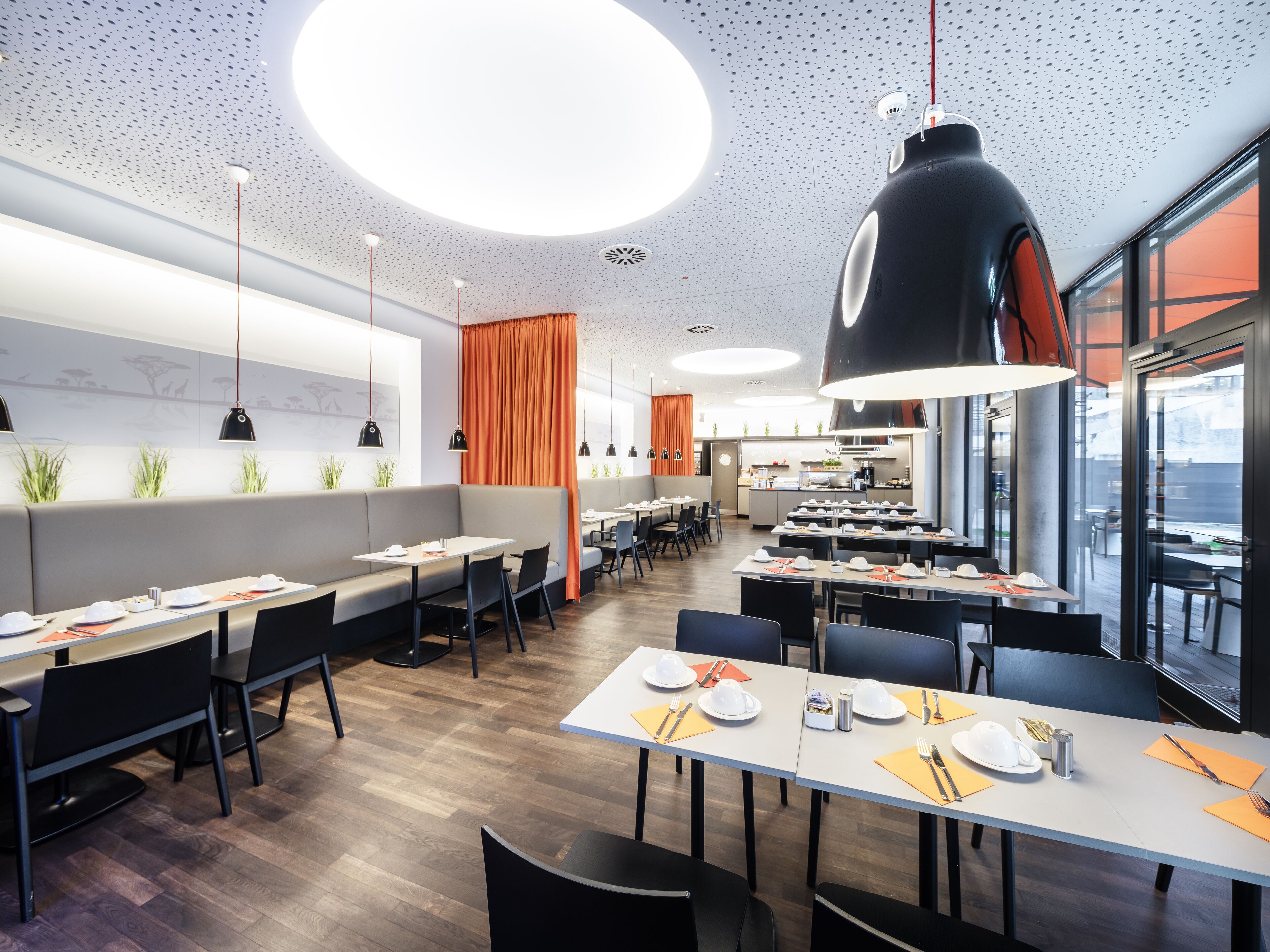 Päivittäinen buffetaamiainen (18 EUR per henkilö)