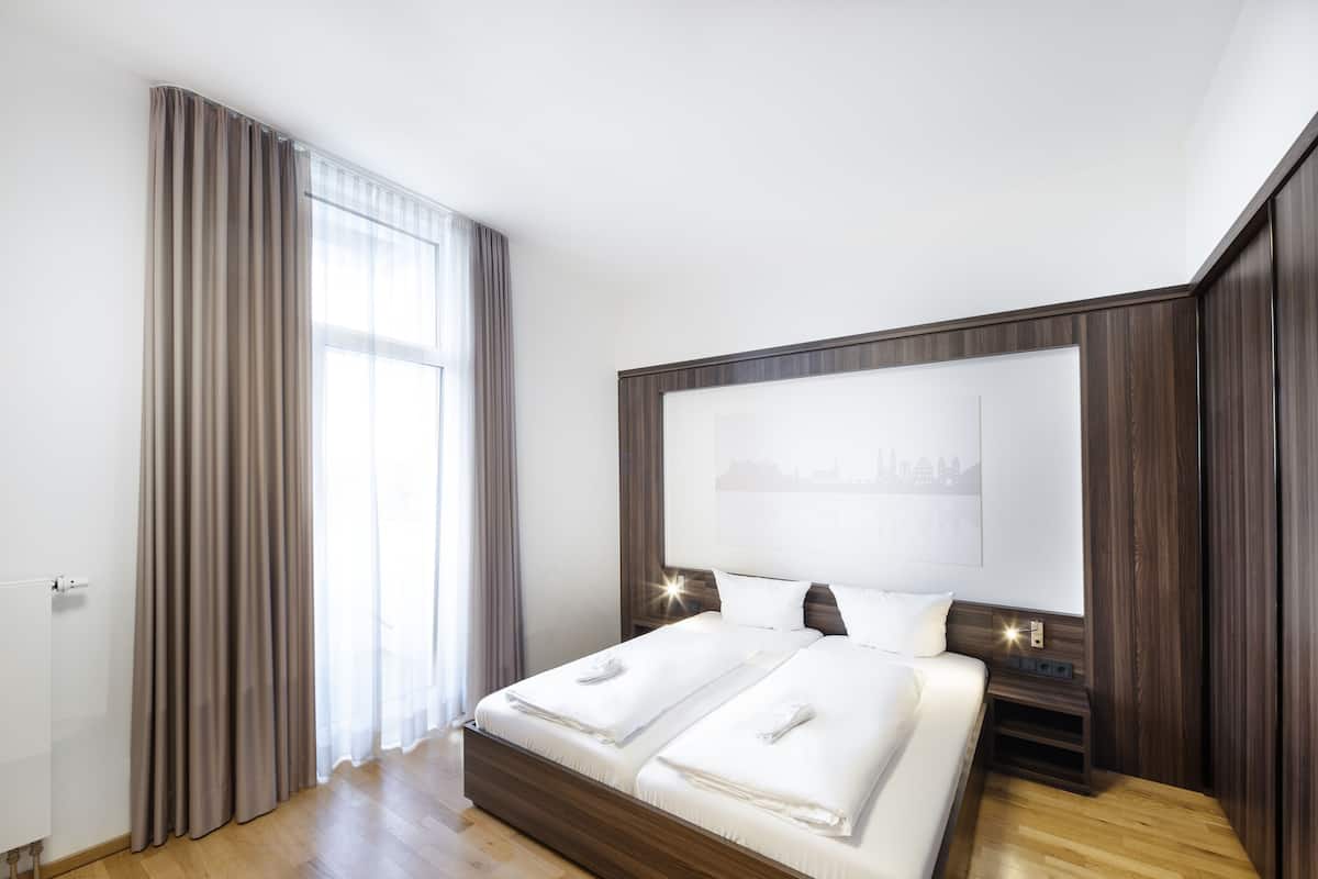 Double Room, Balcony | 1 bilik tidur, peralatan tempat tidur hipoalergenik, meja, kalis bunyi
