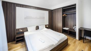 1 bedroom, hypo-allergenic bedding, desk, soundproofing