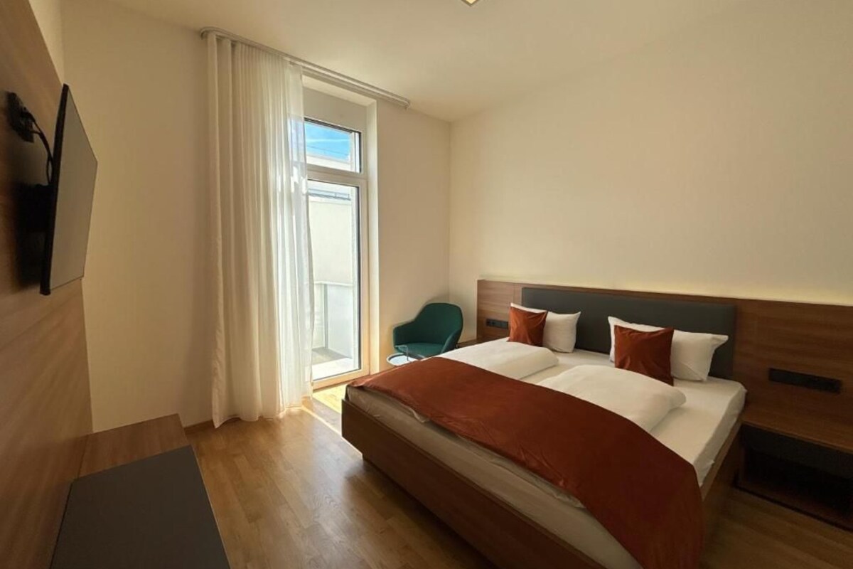 Family Suite | Hypo-allergenic bedding available, desk, soundproofing