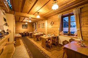 Daily buffet breakfast for a fee