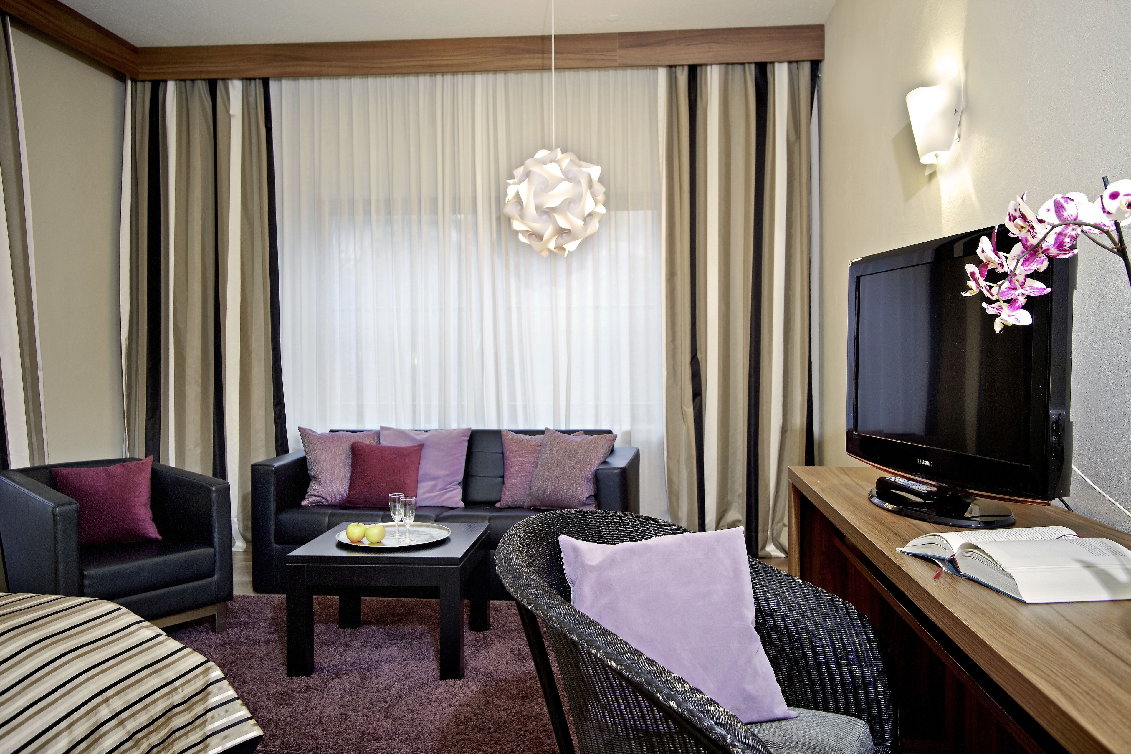 1 bedroom, egyptian cotton sheets, premium bedding, pillow-top beds