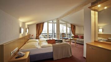 Egyptian cotton sheets, premium bedding, pillow-top beds, in-room safe