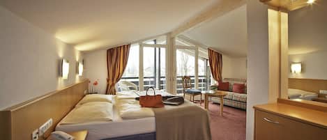 Family Room | Egyptian cotton sheets, premium bedding, pillowtop beds, in-room safe