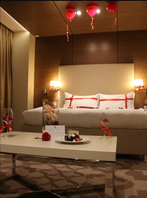Junior Suite, 1 King Bed with Sofa bed | Premium bedding, minibar, in-room safe, desk - Constantine Marriott Hotel (Constantine)