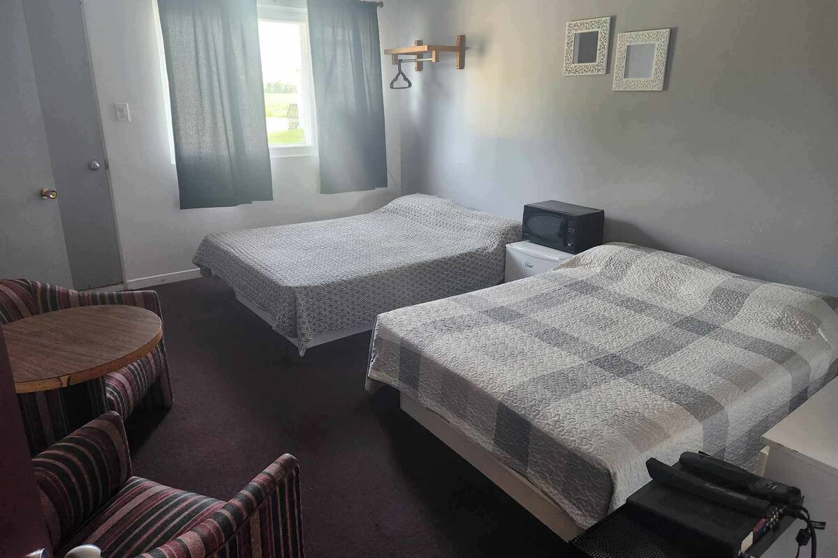 Standardzimmer, 2 Doppelbetten | Kostenloses WLAN