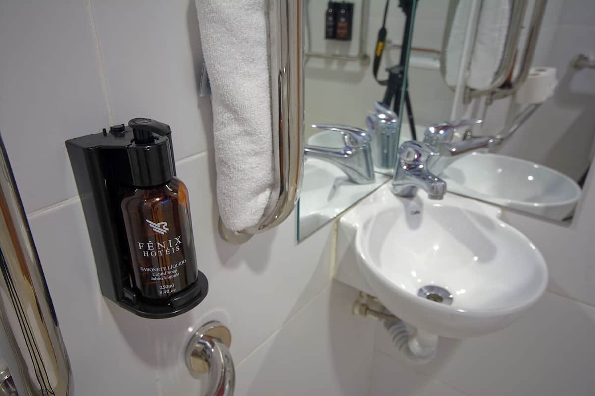 standard double pne | bathroom | shower, free toiletries, hair dryer, towels
