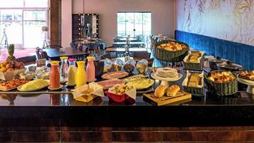 Daily buffet breakfast (BRL 39.00 per person)