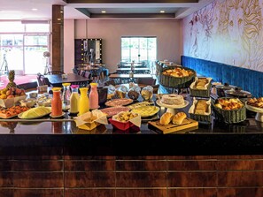 Café da manhã com buffet todos os dias (BRL 39.00 por pessoa) 