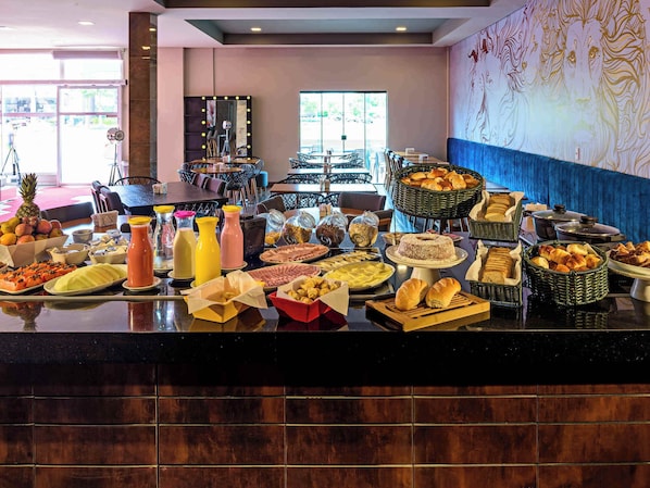 Desayuno buffet diario (BRL 39.00 por persona)