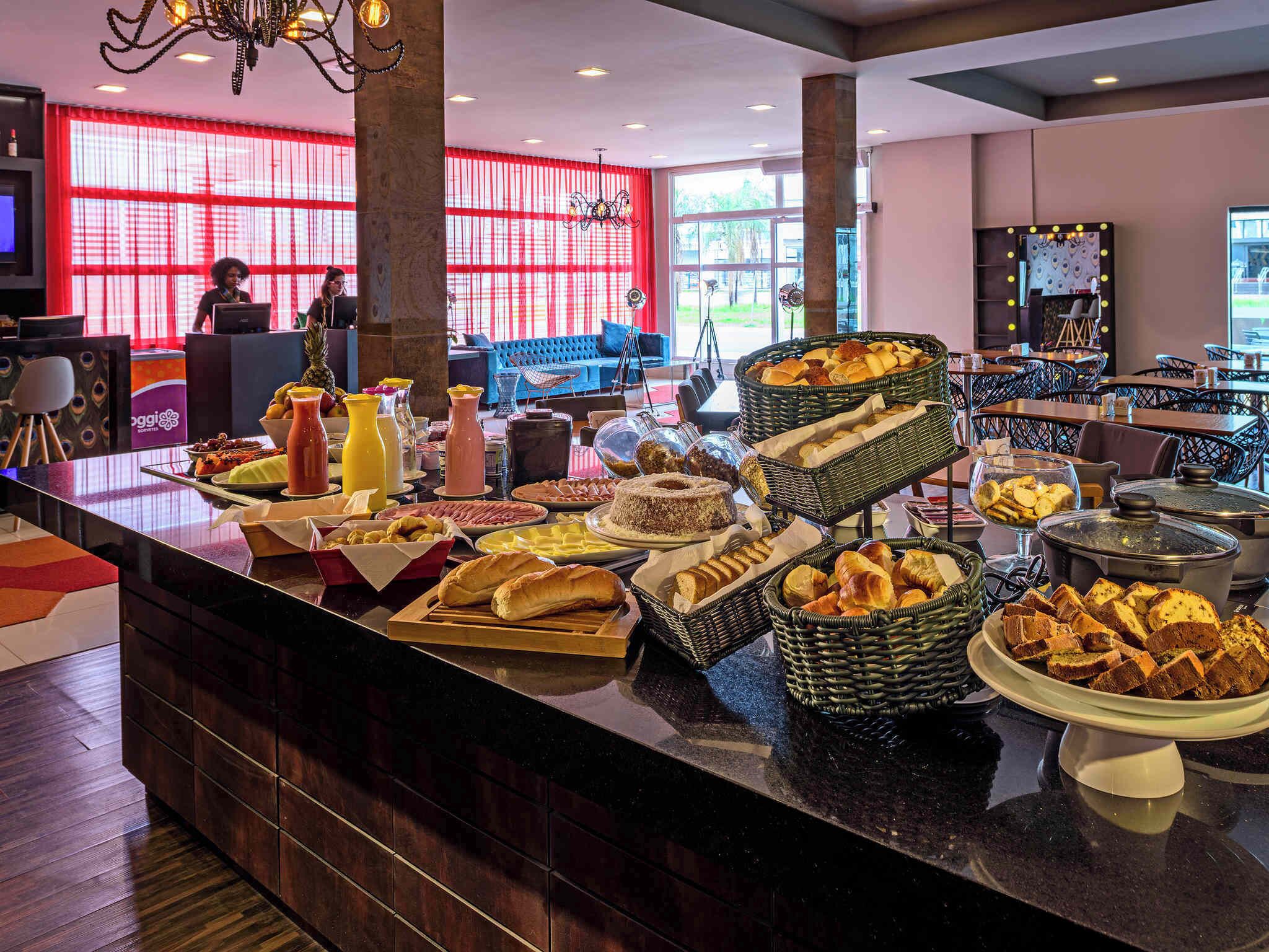 Daily buffet breakfast (BRL 39.00 per person)