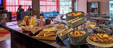 Petit déjeuner buffet (39.00 BRL par personne)
