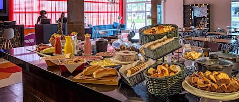 Petit déjeuner buffet (53.00 BRL par personne)