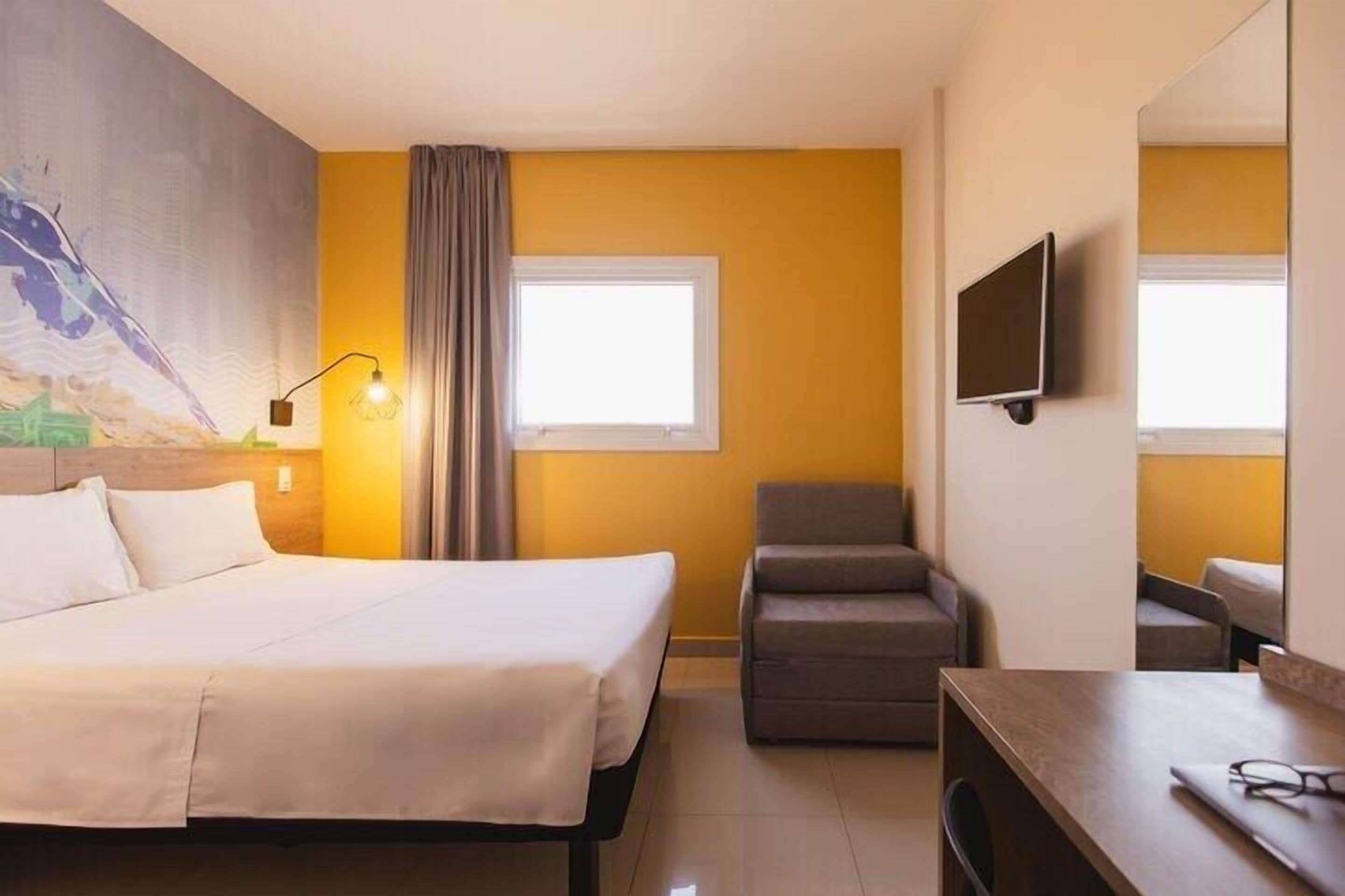 standard twin room | 1 bedroom, minibar, desk, blackout curtains