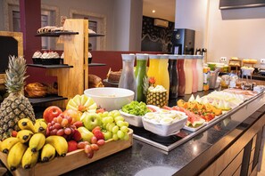 Breakfast buffet - Euro Suite São José do Rio Preto By Nacional Inn  (São José do Rio Preto)