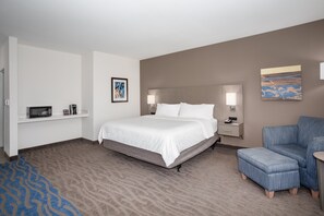 Standard Room, 1 King Bed, Accessible (Mobility, Bathtub) | In-room safe, desk, laptop workspace, blackout drapes - Holiday Inn Express & Suites Great Bend by IHG (Great Bend)